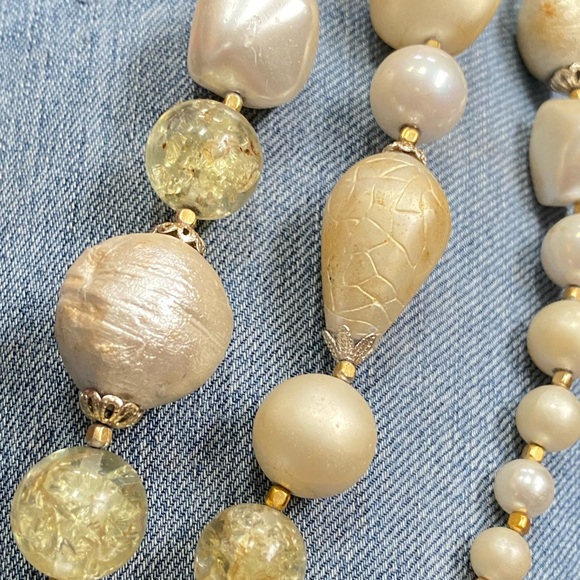 Vintage 50s 60s White Yellow 3-Strand Beaded Necklace Beads Japan crackle Ice - Picture 10 of 12